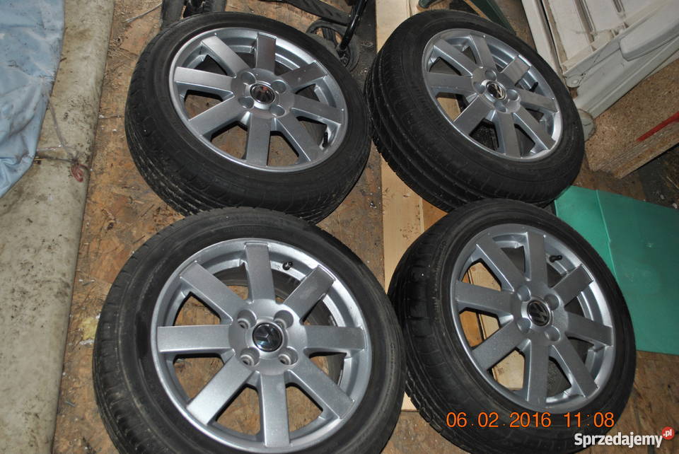 VV Polo 14 benzyna srebrny 2000 centralny zamek Radziechowy