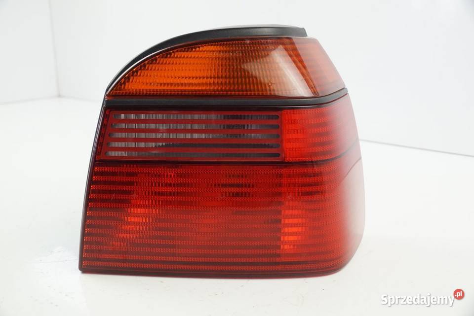 1H6945257 GOLF III LAMPA PRAWA TYŁ Lipno