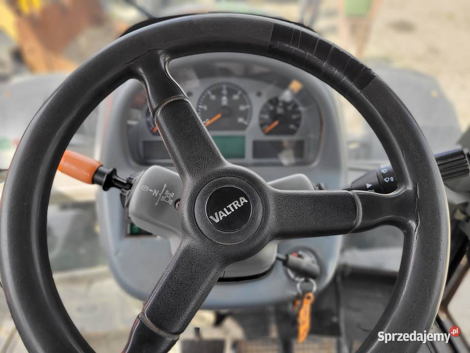Valtra N121 traktor 137 Zaklików