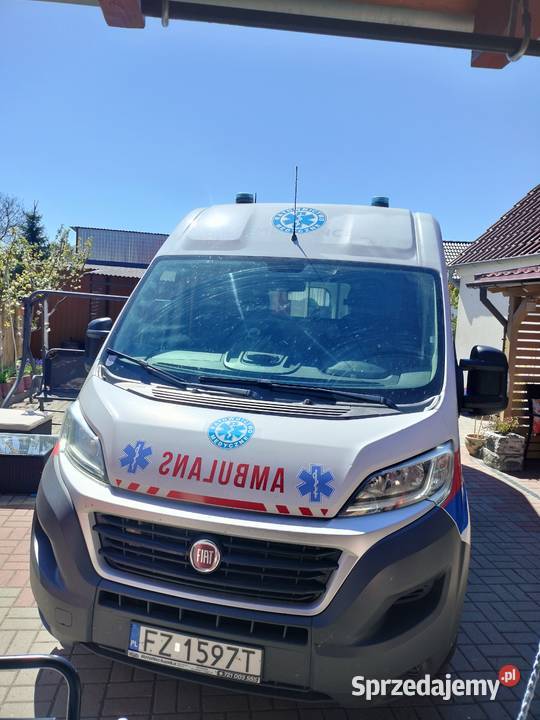 ambulans karetka nieuszkodzony