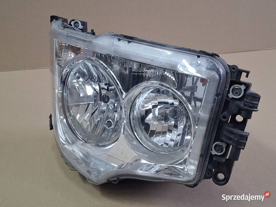 MERCEDES ANTOS AROCS REFLEKTOR PRAWY LAMPA PRAWA Bieleń