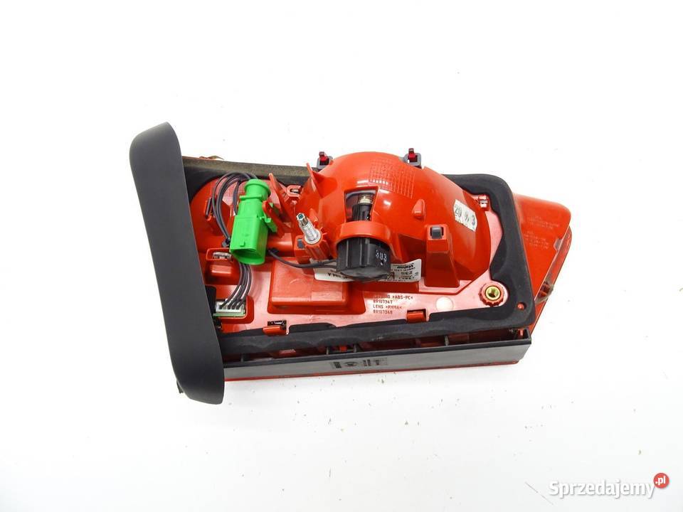 LAMPA PRAWY TYŁ PRAWA W KLAPĘ 4G5945094A AUDI A6