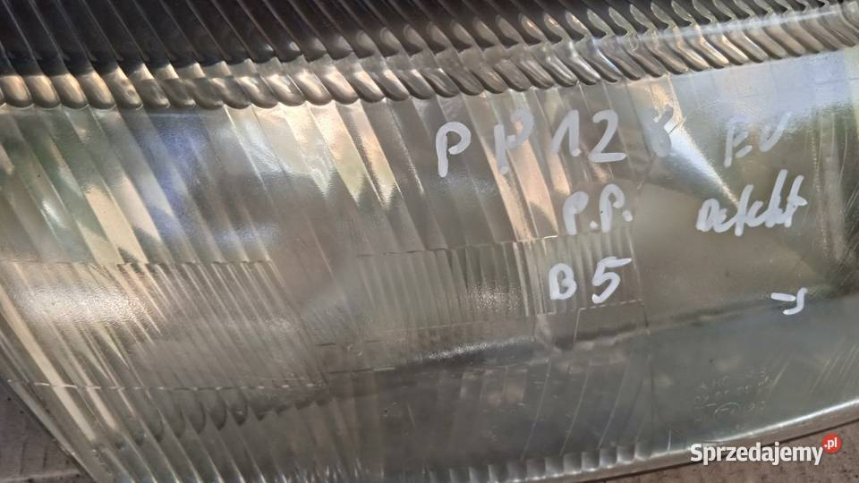 VW PASSAT B5 LAMPA PRZÓD PRAWA EU Zbierkowo