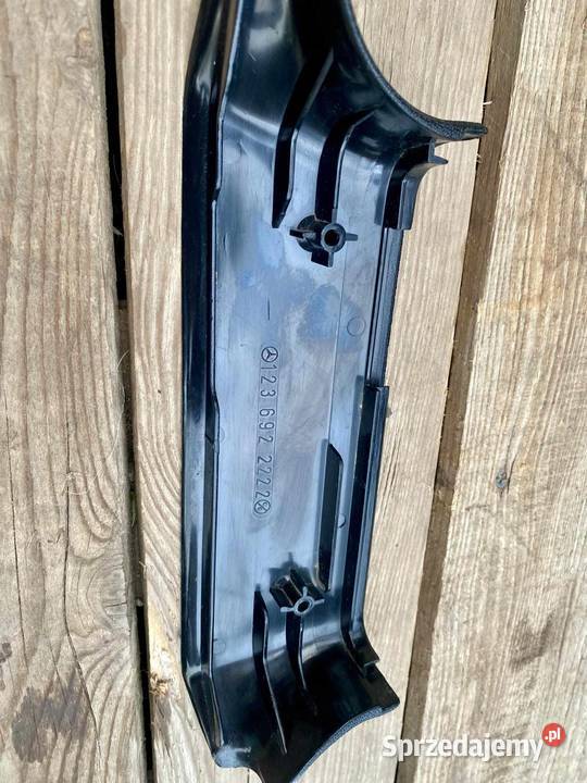 MercedesBenz W123 1982 Osłona słupka B czarna Motoryzacja Łagiewniki