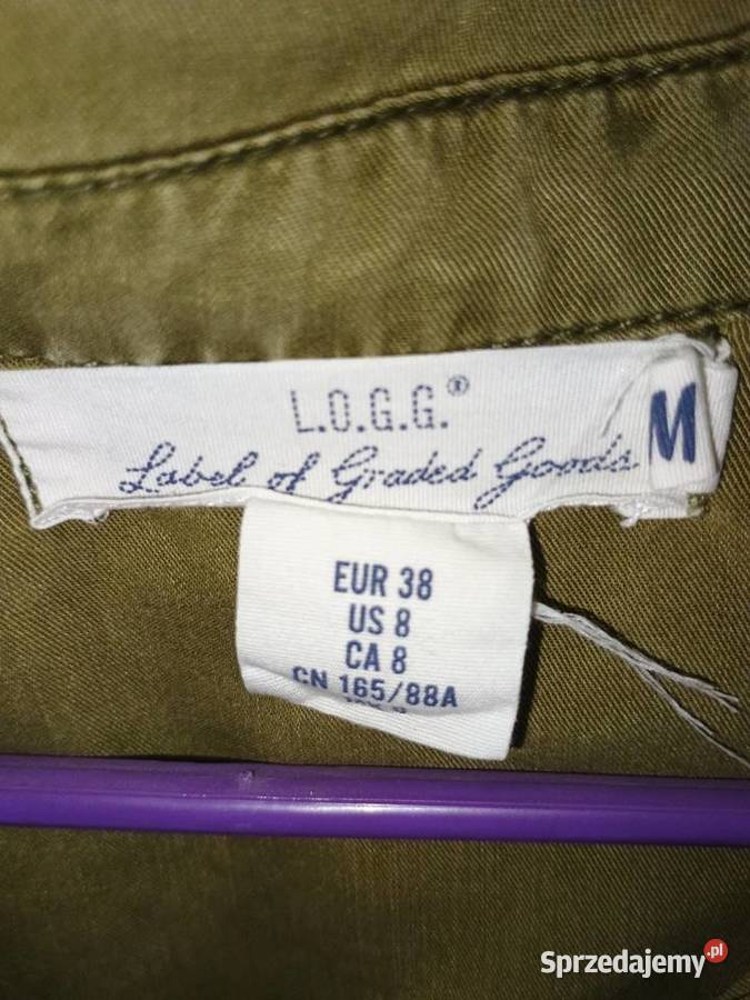 Sukienka w kolorze oliwkowym krótki