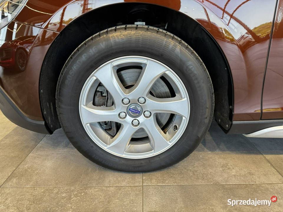 Volvo V40 Cross Country 20 T3 152 M6 2016 r brązowy Myślenice sprzedam