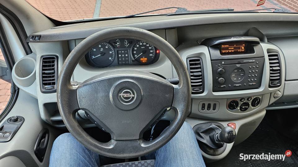 Opel Vivaro 6 os 19DTI 100 2003 Klima 6os Zarszyn