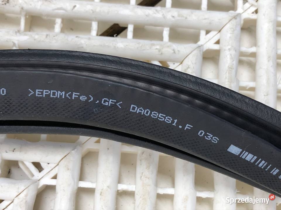 USZCZELKA DRZWI PRZÓD LEWY SKODA SUPERB III