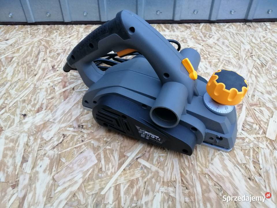 STRUG ELEKTRYCZNY TITAN TTB291PLN 900W Wyrzeka