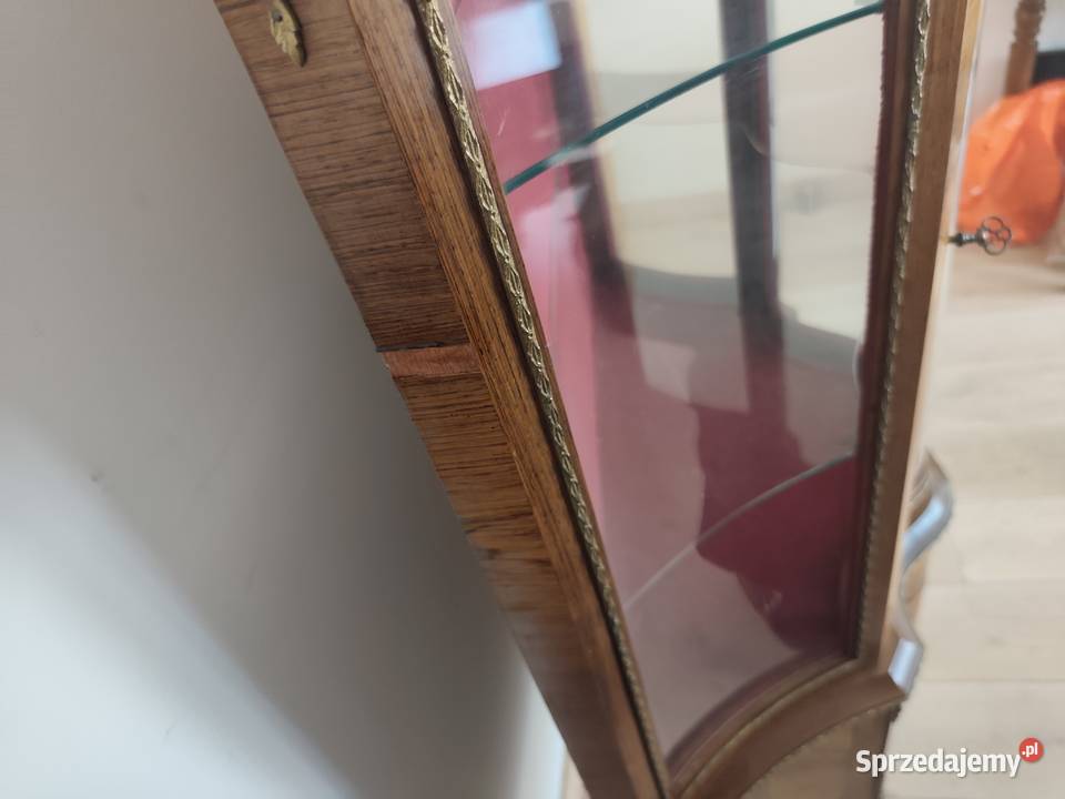 Witryna serwantka w stylu Ludwika XVI