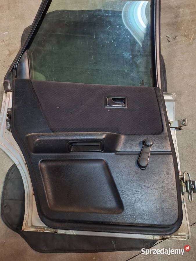 Drzwi lewy tył Audi 80 B4 Rok produkcji 1994 Sosnowiec