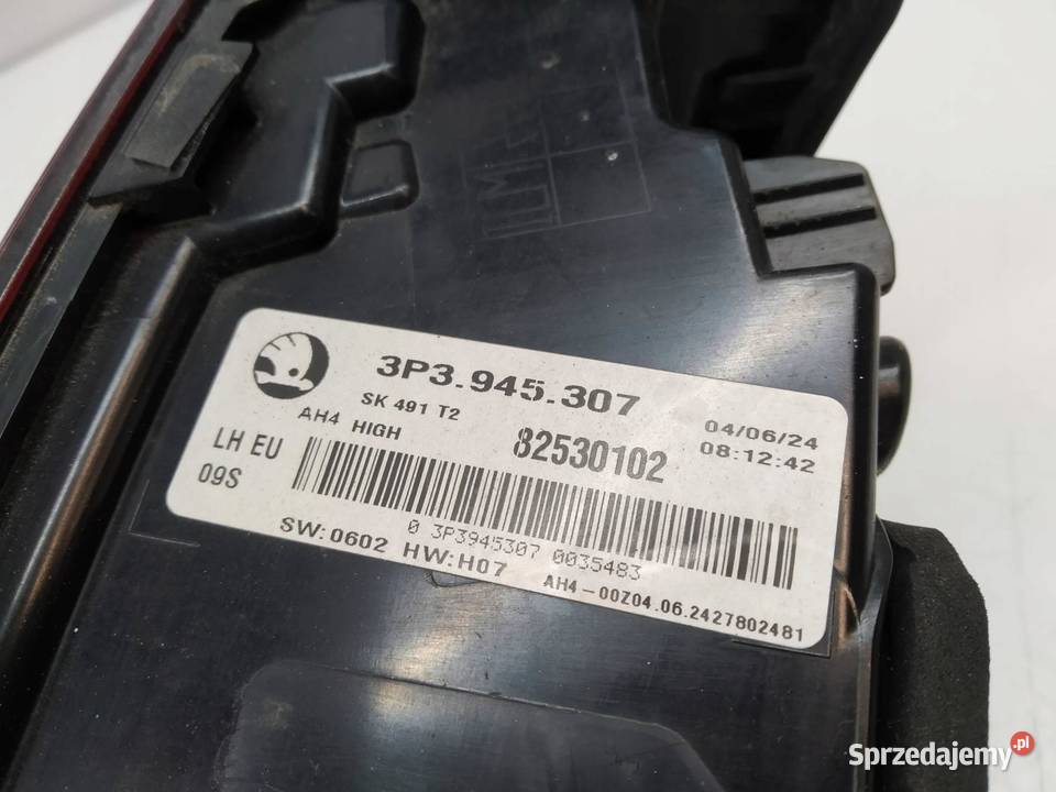 LAMPA TYŁ W KLAPĘ LEWA EUROPA SEDAN HB 3P3945307