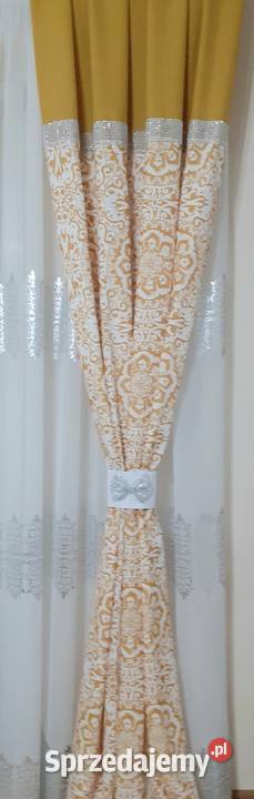 Zasłony miodowe koło mandala Mława