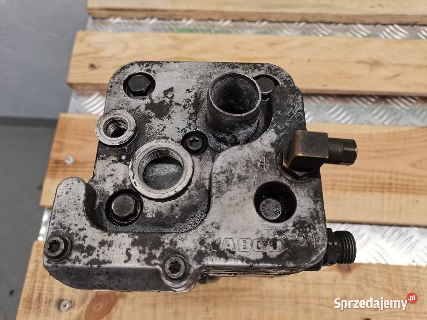 Sprężarka powietrza Fendt 933 Wabco 9121260040 Motoryzacja Wilkowo sprzedam