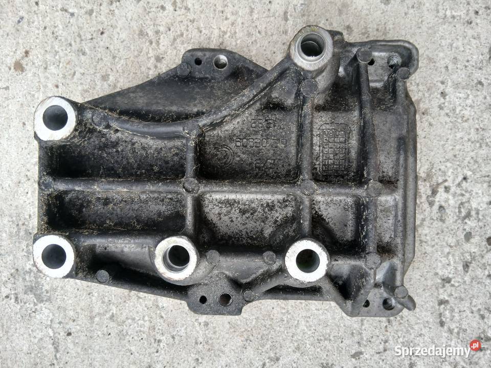 Alfa Romeo 147 2010 łapa mocowania kompresora Szczerbice