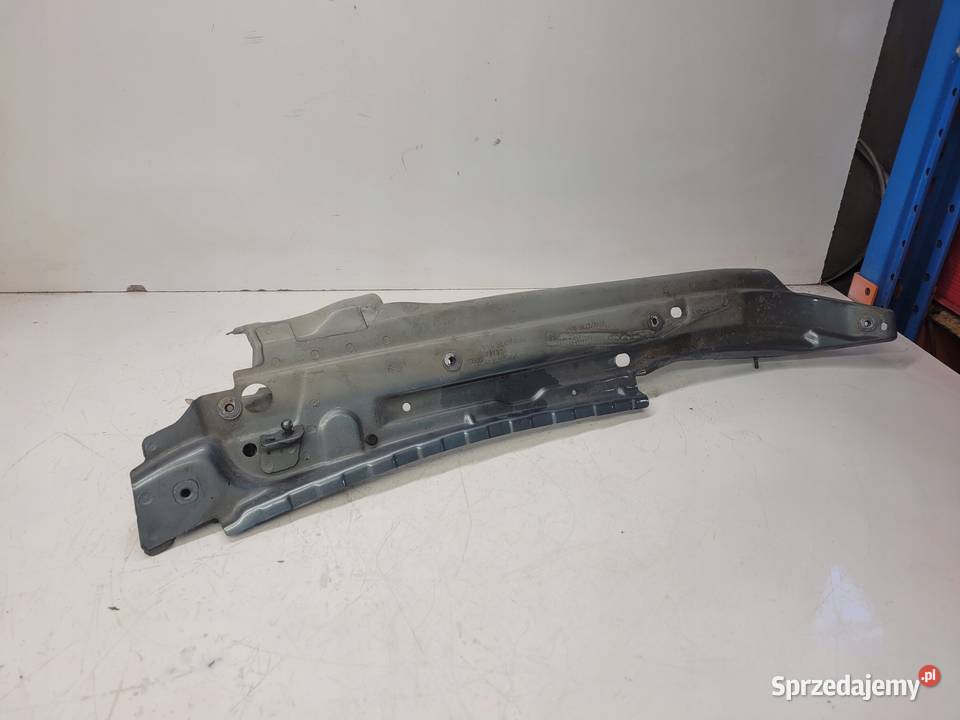 MOCOWANIE BŁOTNIKA PRAWE AUDI Q7 4L0805158A Przystajń