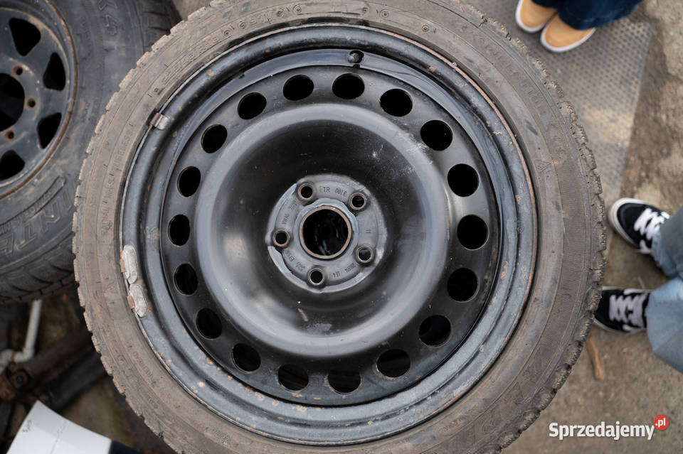 Koła zimowe 22545 R18 z kolcami felgi stalowe VW Samochodowe Tymbark sprzedam