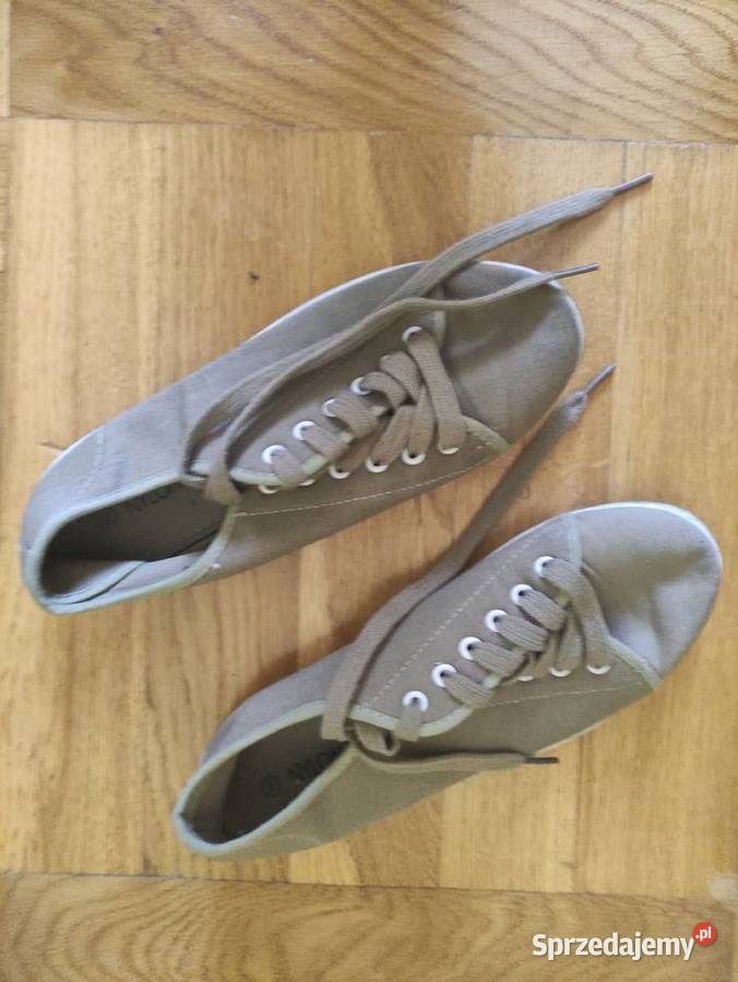 Sprzedam trampki w kolorze beżowym inna Obuwie sportowe mazowieckie Przasnysz