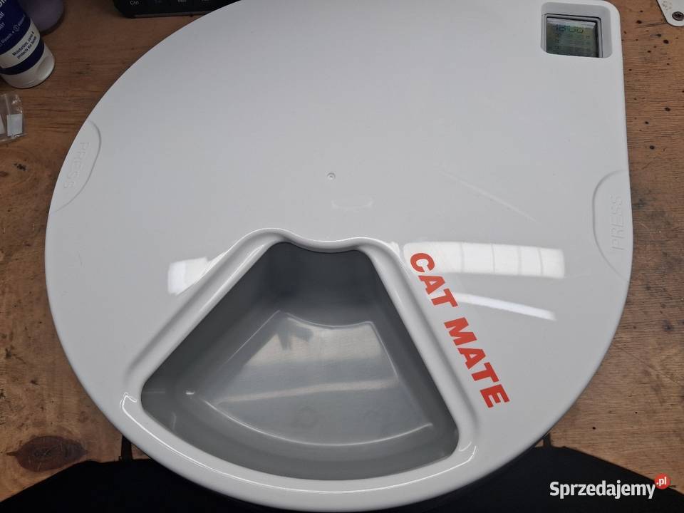 Podajnik karmy kotów Wrocław