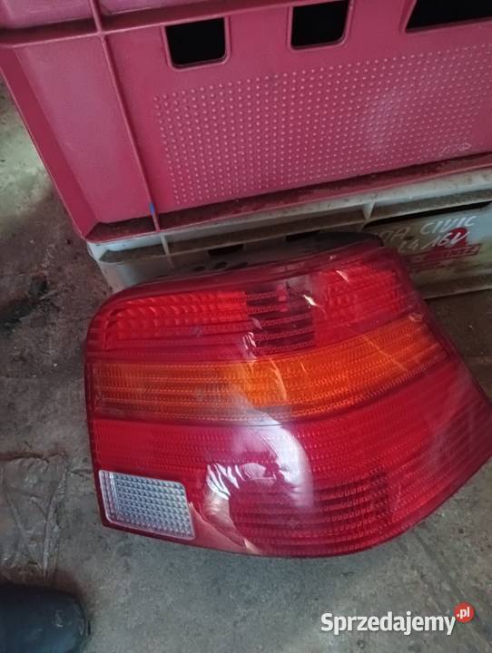 vw golf 4 tylna lampa prawa Oświetlenie Lipsko