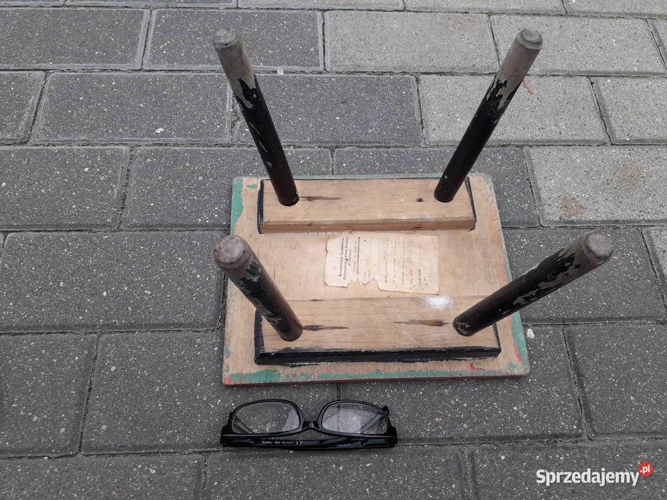 Stary stołeczek prl z metką Warszawa