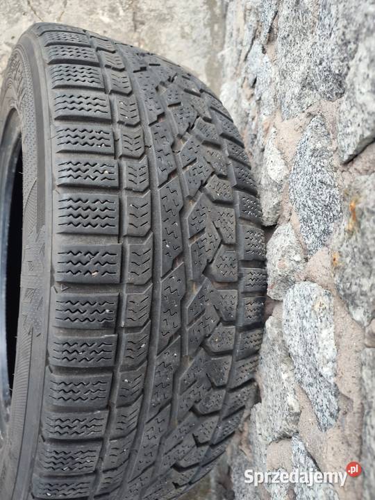 Opony zimowe Kumho I Zen Rv 23560R17 4sztuki Samochodowe Praszka sprzedam
