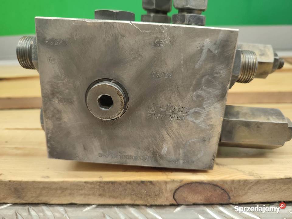 Zamek hydrauliczny Merlo Roto 4025 240BAR1 Pozostałe sprzedam