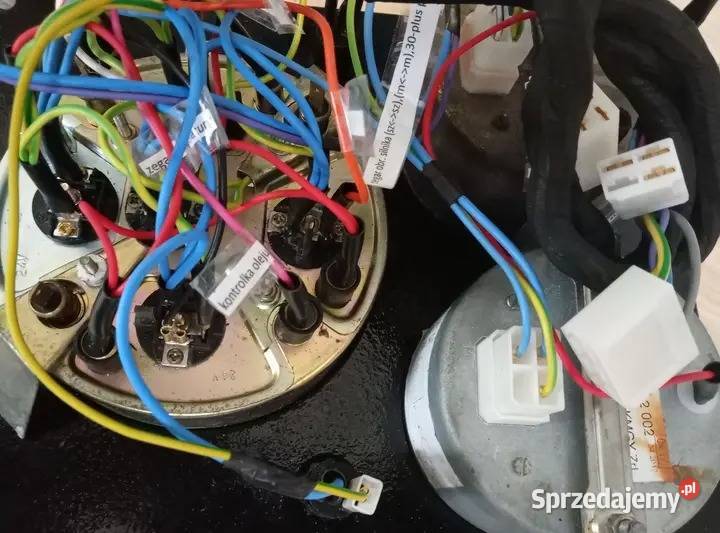 Podłączanie instalacji elektrycznych do pulpitów Siedlce