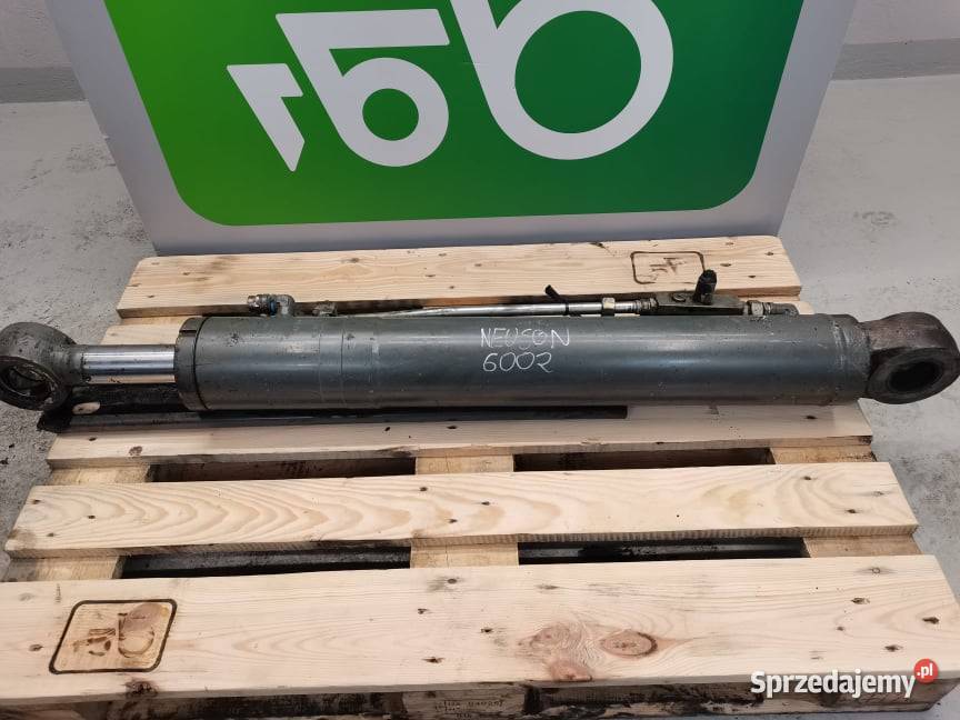 Neuson 6002 Siłownik ramienia głównego