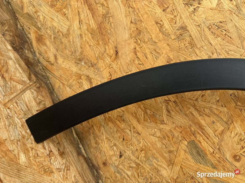 Listwa błotnika przód prawa rh Mercedesbenz gla Listwy i nakładki