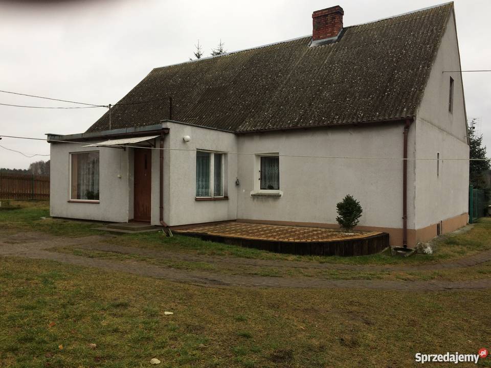 Budynek mieszkalny z zabudowaniami gospodarczymi do zamieszkania Ciemniki