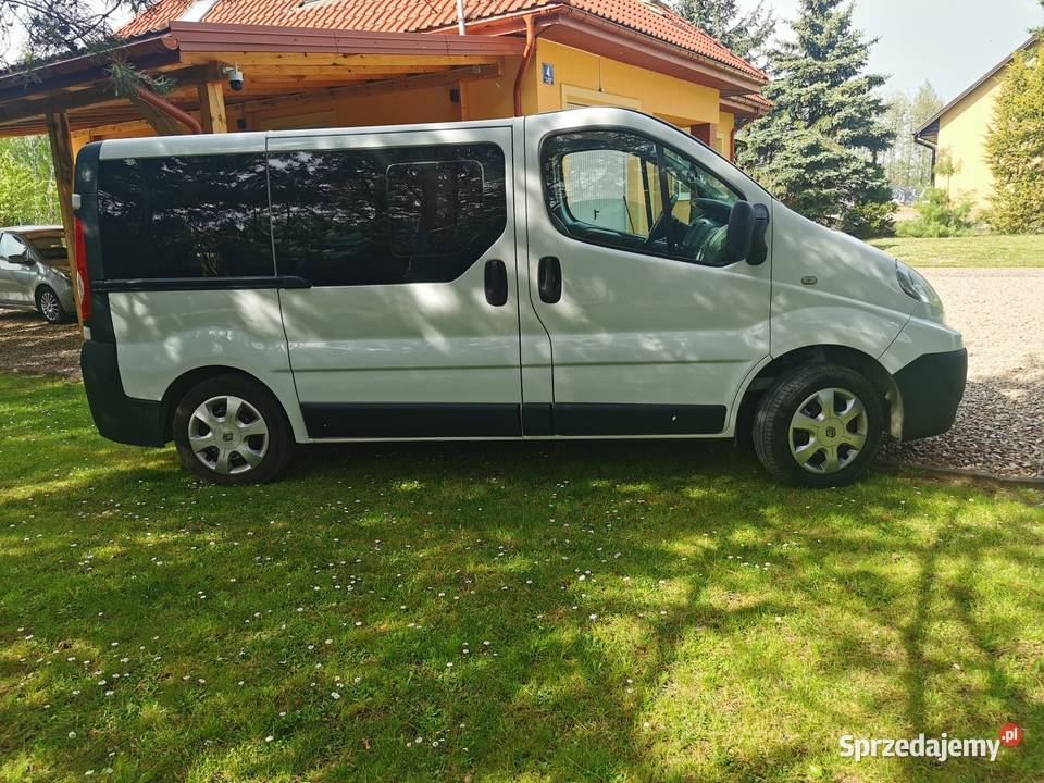 Renault Trafic 20 dci MAŁY PRZEBIEG 9 osob brak