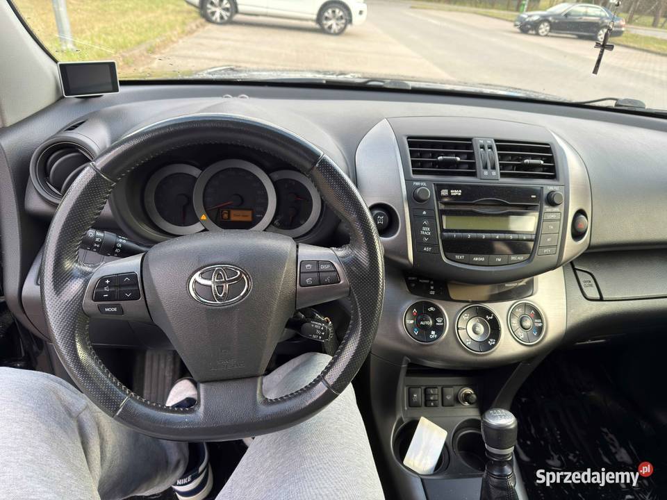 Toyota RAV4 20 Benzyna 4X4 2011 r Salon Polska Ostrołęka