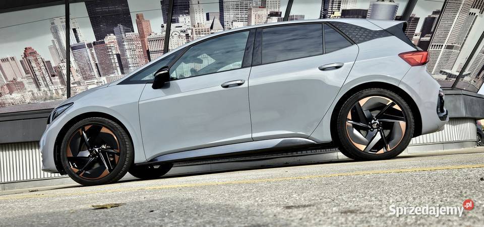 Cupra Born 231 pełna HUD Masaże szklany dach Rok produkcji 2023 ID.3 Łódź sprzedam