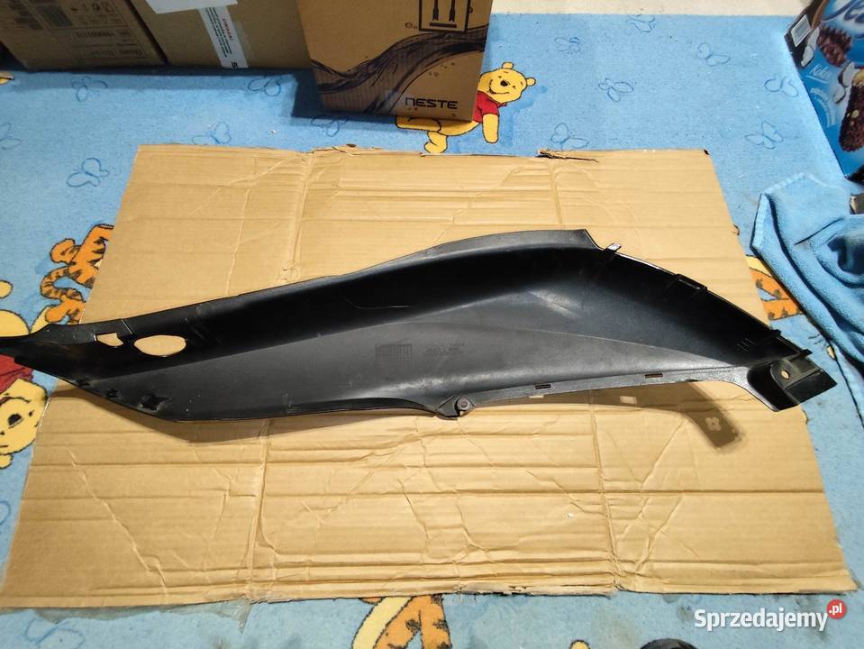 Owiewka boczna bok ogon lewy Honda SH 300 Księżyno