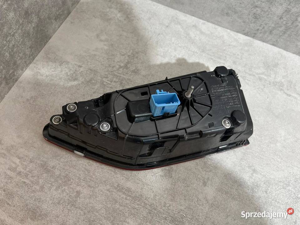 VW GOLF VIII LAMPA TYŁ LEWY TYLNA LEWA W KLAPĘ Wijewo