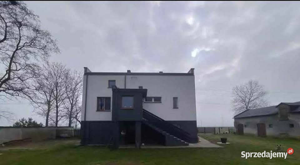 Duży dom o powierzchni 278 M2 z budynkami 150m2 Lubień