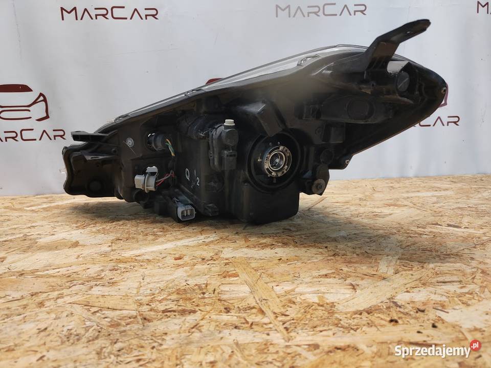 Lampa Prawy Przód Toyota Yaris III Lift Lampy przednie