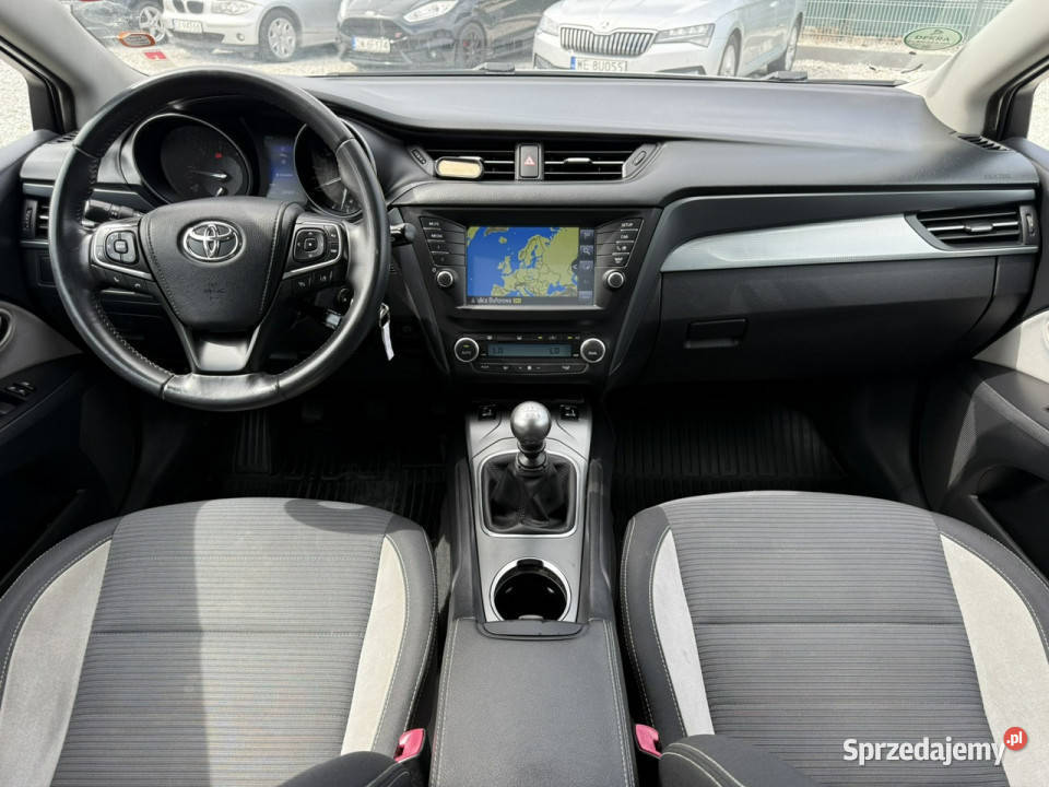 Toyota Avensis 16 D4D 112 2015r kamera navi komputer pokładowy Avensis