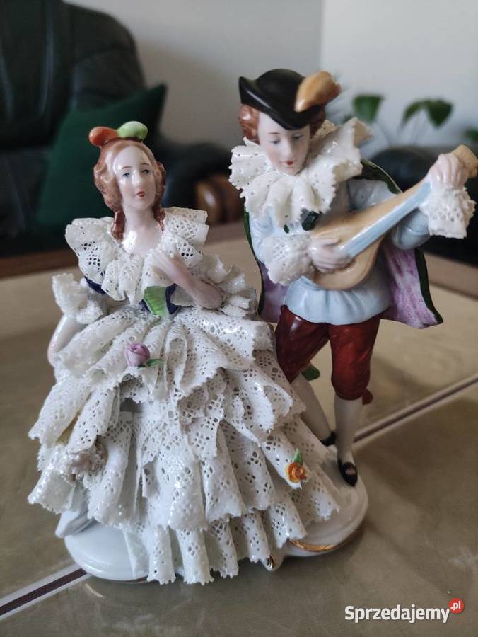 Porcelanowa antyczna figurka koronki