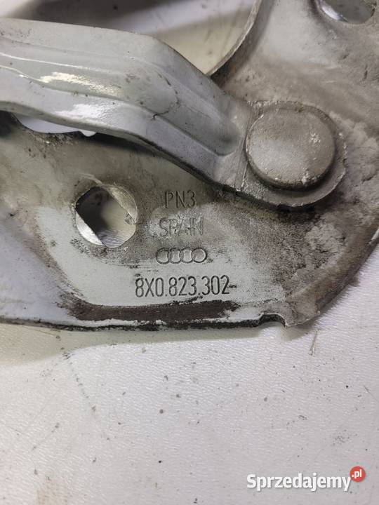 ZAWIAS MASKI PRAWY AUDI A1 8X 8X0823302 Przystajń