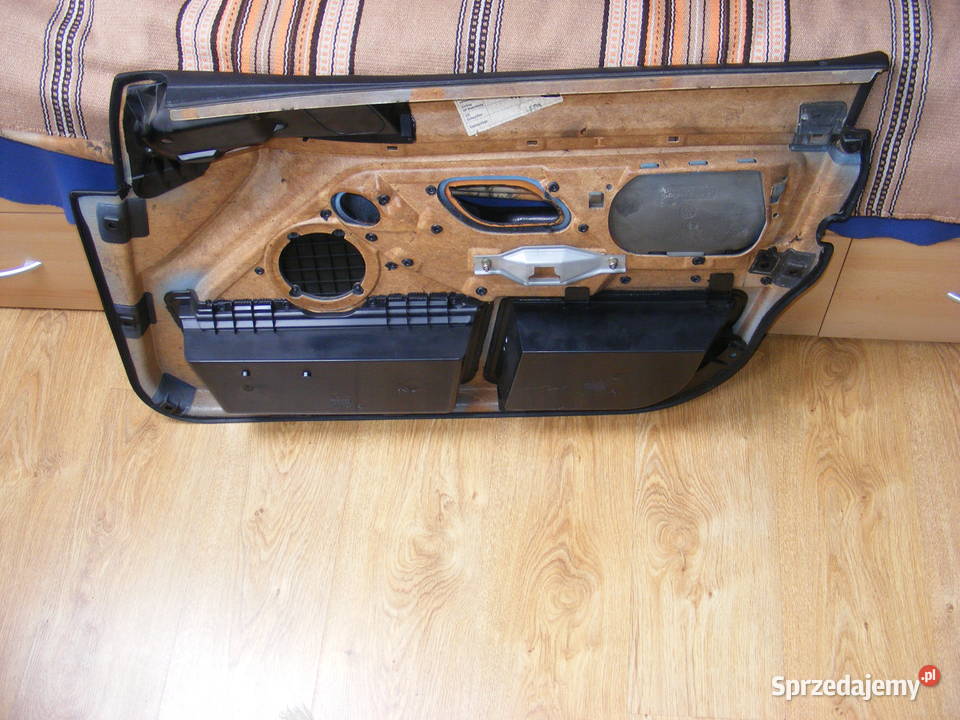 BOCZEK TAPICERKA DRZWI KIEROWCY BMW E39 osobowe Rogów