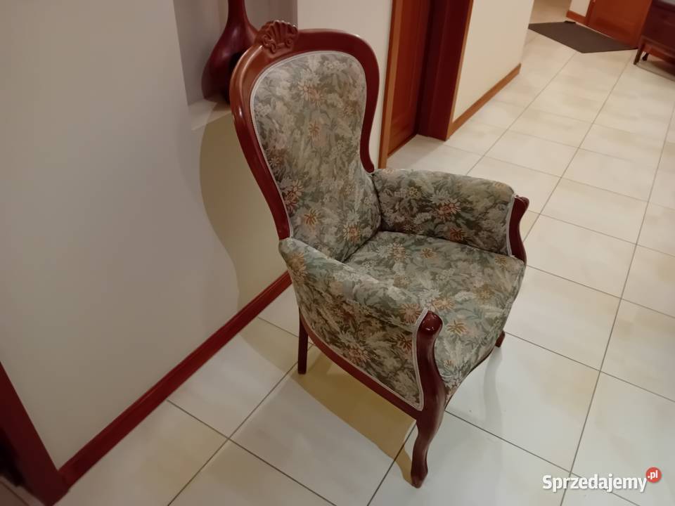 Stylowy fotel w stylu ludwikowskim Tron zachodniopomorskie Bezrzecze
