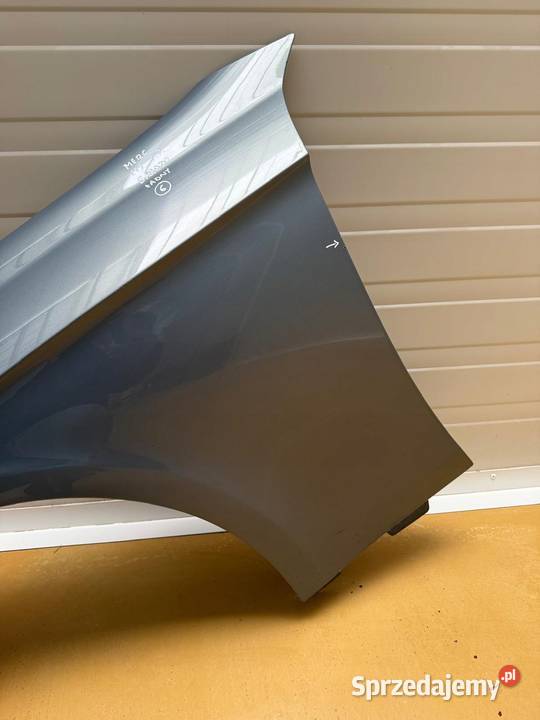 Mercedes CLS C219 0410r PRZEDNI BŁOTNIK LEWY Rudka