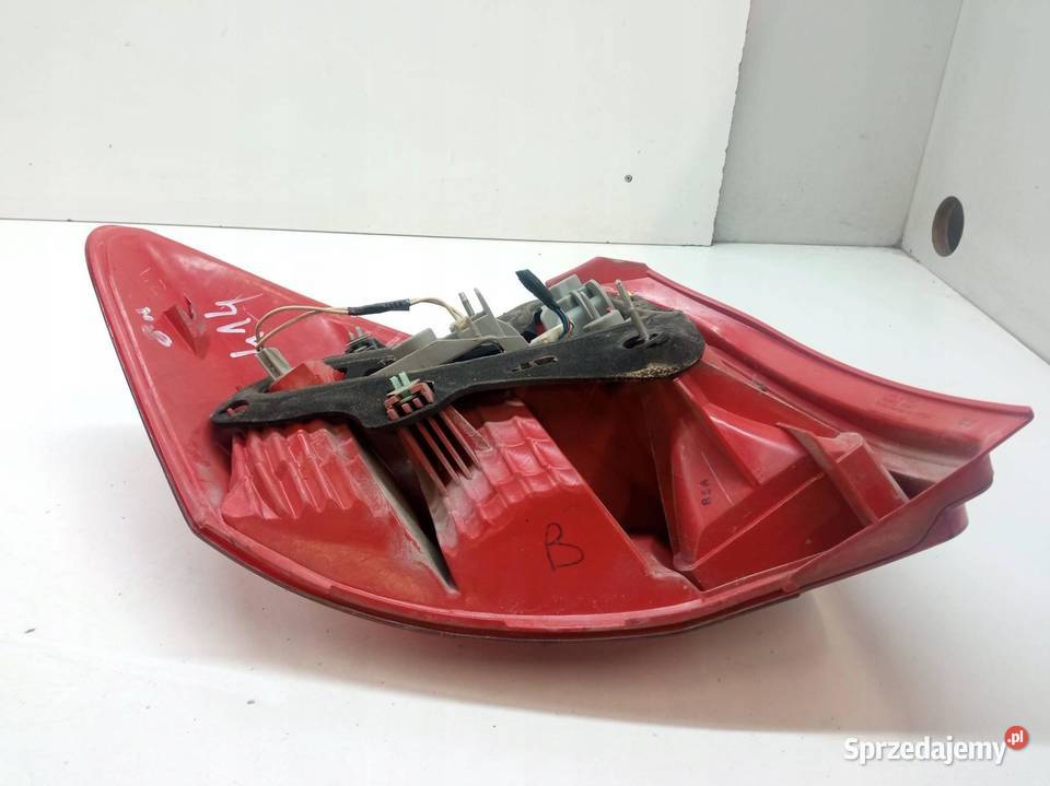 LAMPA TYŁ PRAWA EU 5D HB Toyota Auris I 20062012 Lampy tylne