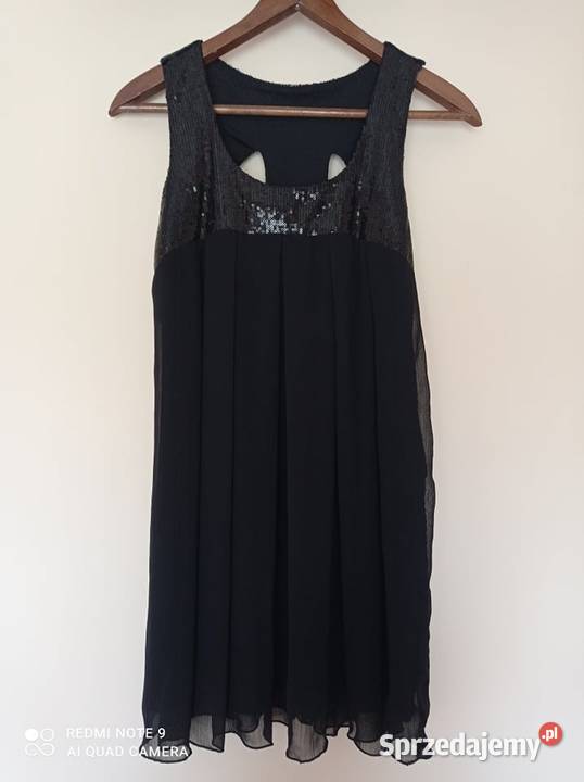 Czarna sukienka z cekinami