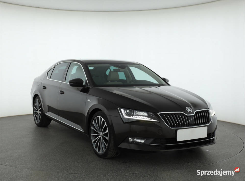 Skoda Superb 20 TDI światła przeciwmgielne