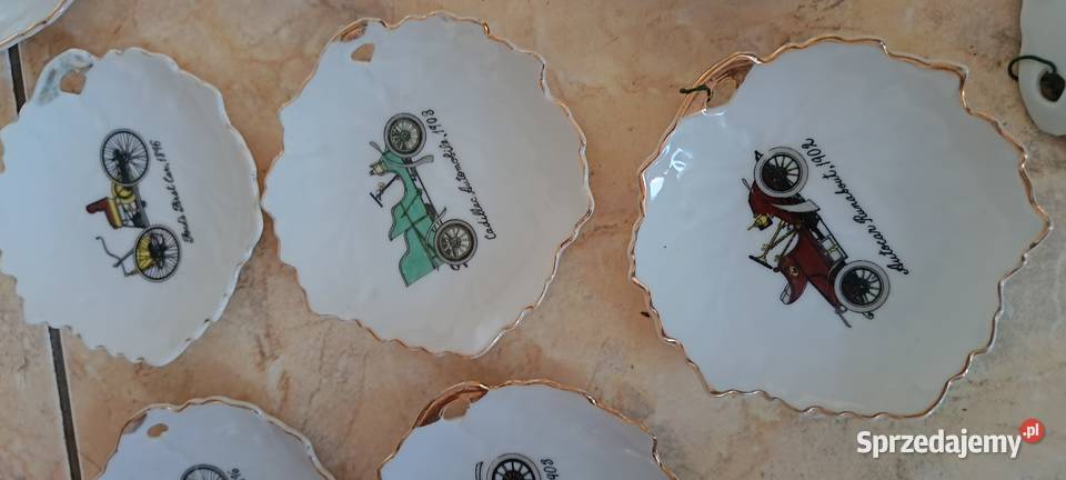 Spodki talerzyki kolekcjonerskie z motywem