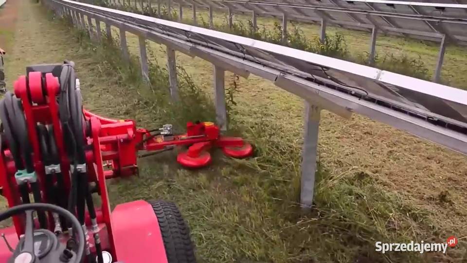 Kosiarka koszenie trawy wokół słupów farm mazowieckie