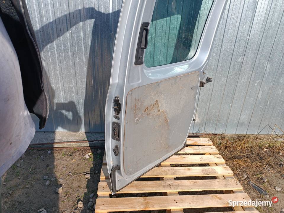 DRZWI PRAWY TYŁ LA7W VW CADDY 2K